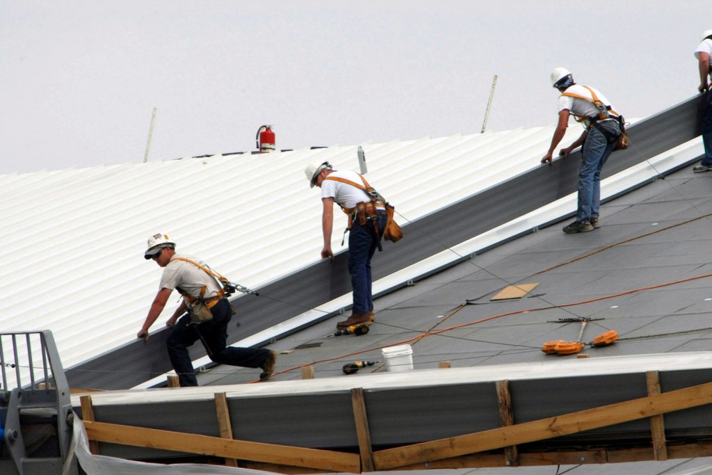 Roofing Services In Conroe Tx 1 ris. 6. vysotnye krovelnye raboty scaled 1